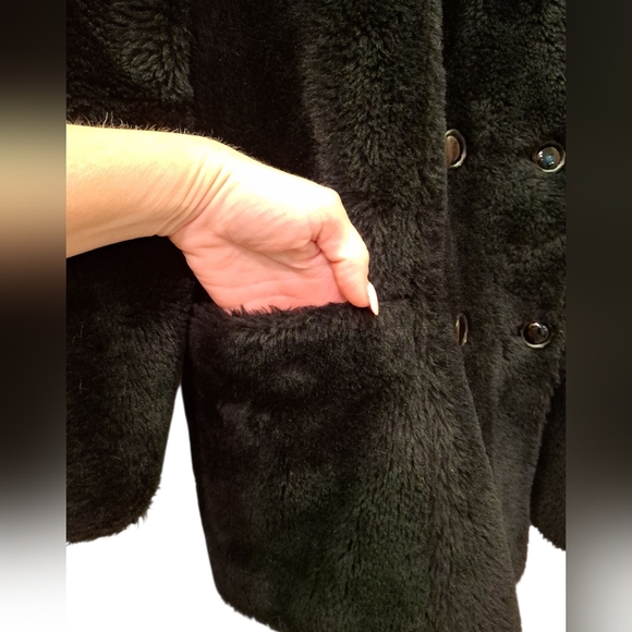 "Vintage"Black Faux fur Double breasted Lapeled and heavy lined Coat. No tags - Picture 7 of 15